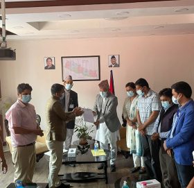 एसइई परीक्षा वैकल्पिक माध्यमबाट गर्ने छलफल भइरहेको छ : शिक्षा मन्त्री श्रेष्ठ