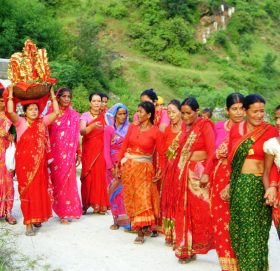 सुदूरपश्चिममा धुमधामका साथ भित्र्याइयो गौरा