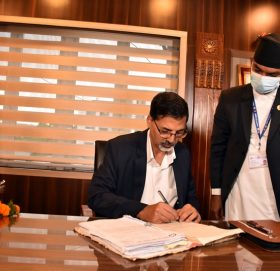 नवनियुक्त अर्थमन्त्री शर्माले सम्हाल्नुभयो कार्यभार