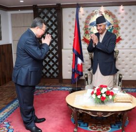 प्रधानमन्त्री देउवासँग विदेश विभाग प्रमुख लिउको भेट